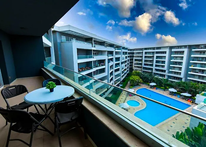 Expert In Ocean Blue Near Airport - No Pool Access